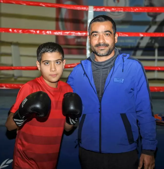 12 yaşındaki Ahmet, lösemiyi 2 yılda nakavt etti ve çok sevdiği ringlere döndü