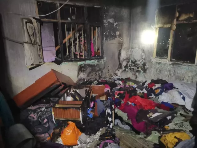 Son dakika haber: Darıca'da 2 katlı evde çıkan yangın söndürüldü