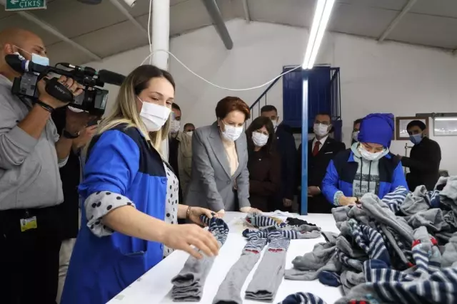 İYİ Parti Genel Başkanı Akşener, Ankara'da çorap fabrikasını ziyaret etti
