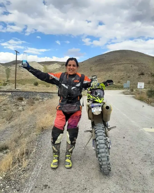 Gökçen Kabaş, motosiklet tutkusunu toprak pistlere taşıdı
