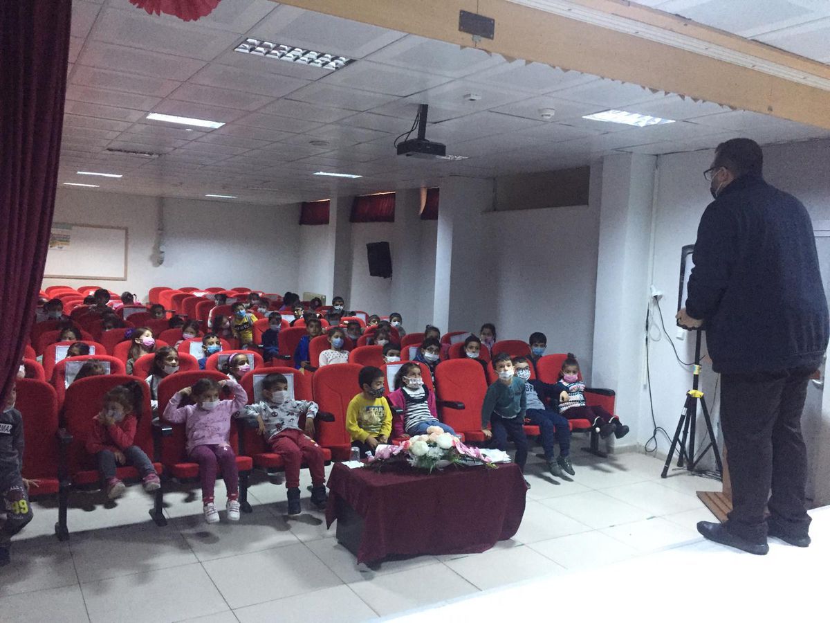 Kale'de Bende Varım Projesi kapsamında tiyatro gösterisi yapıldı