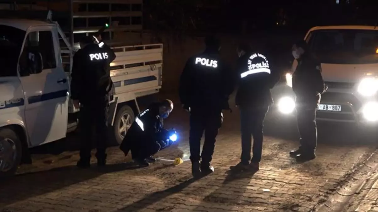 Kavga ettiği amcasını sokak ortasında tabancayla vurdu