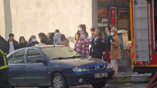 Kız öğrenci yurdunda çıkan yangın, paniğe neden oldu