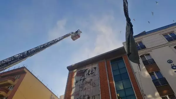 Kız öğrenci yurdunda çıkan yangın, paniğe neden oldu