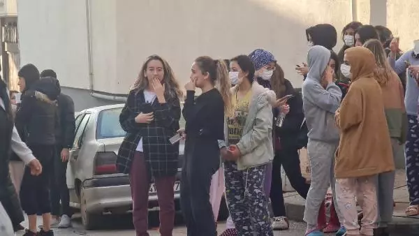 Kız öğrenci yurdunda çıkan yangın, paniğe neden oldu