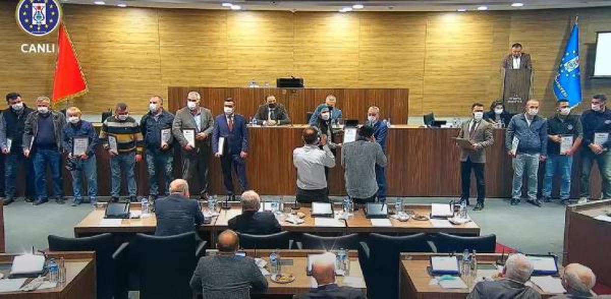 KÜTAHYA BELEDİYE MECLİSİ'NDE 'TAKKE' GERGİNLİĞİ