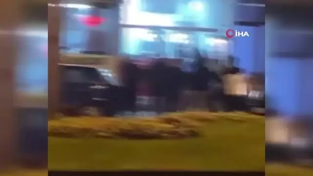 Son dakika 3. sayfa: Ortalık savaş alanına döndü...Tekme, yumruk yetmedi cam şişeyle saldırdılar