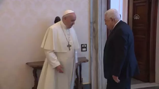 Papa Franciscus, Filistin Devlet Başkanı Mahmud Abbas ile bir araya geldi