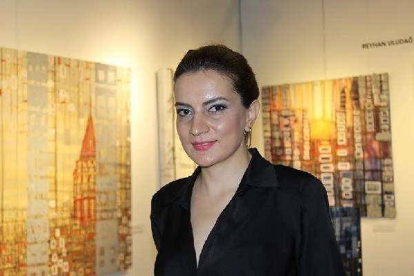 Ressam Reyhan Uludağ 'kentsel dönüşüm' temalı yapıtlarıyla İAAF'de