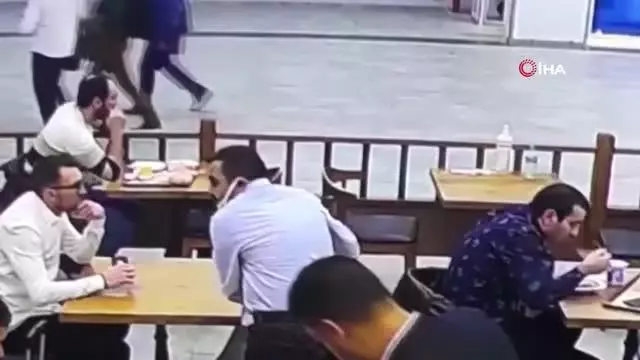 Romanya'dan gelip fuarda iş adamını soydular, ikinci işlerinde suçüstü yakalandılar...O anlar kamerada