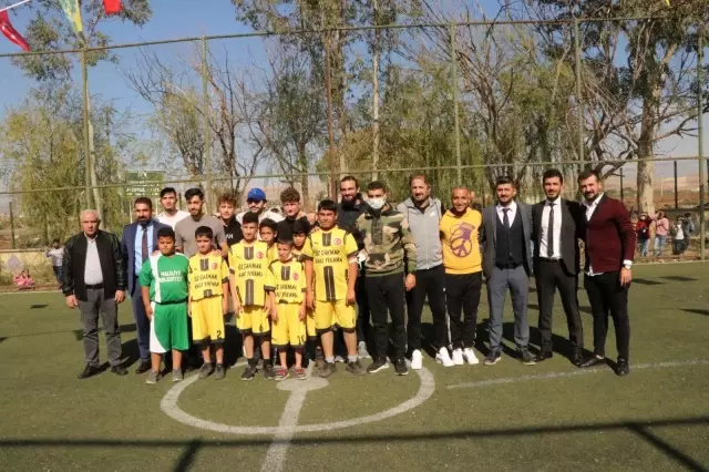 ŞANLIURFA - Şanlıurfasporlu futbolcular, ilkokul öğrencileriyle maç yaptı