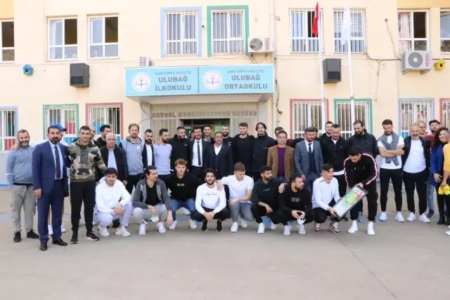 ŞANLIURFA - Şanlıurfasporlu futbolcular, ilkokul öğrencileriyle maç yaptı