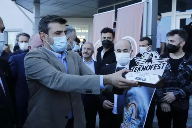 Selçuk Bayraktar, TEKNOFEST 2022 hazırlıklarını inceledi