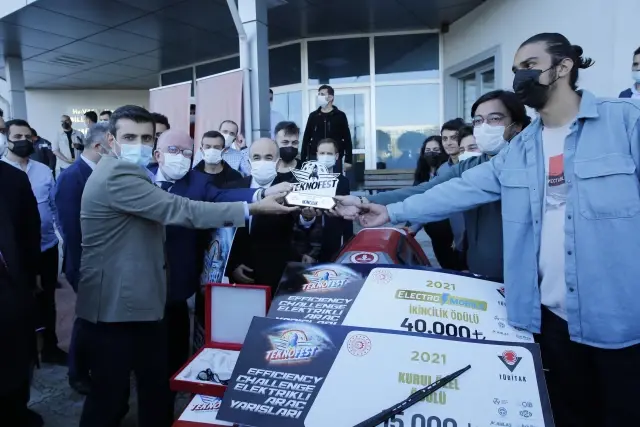 Selçuk Bayraktar, TEKNOFEST 2022 hazırlıklarını inceledi