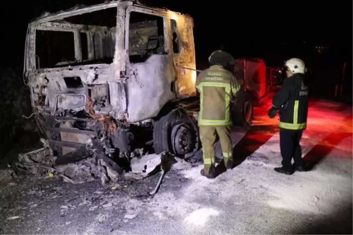 Tanker yangını nedeniyle kapanan yol, 8 saat sonra açıldı