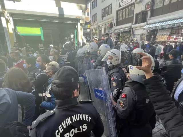 Son dakika haberleri! İzinsiz basın açıklaması yapmak isteyen HDP'liler polisle tartıştı