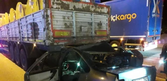 Afyonkarahisar'da tıra arkadan çarpan otomobildeki 2 kişi yaralandı