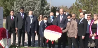 Son dakika haberi... CHP heyeti Bülent Ecevit'i ölüm yıl dönümünde kabri başında andı