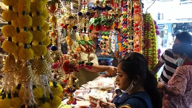 Hindistan'da ışık festivali Diwali yine Covid'in gölgesinde yapılıyor