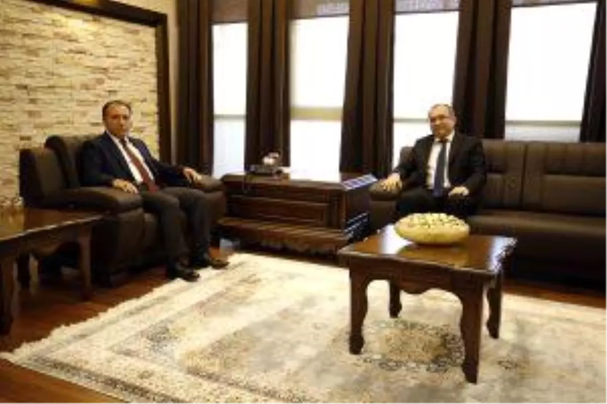 İdare Mahkemesi Üyesi Doç. Dr. Bilgin'den Rektör Karakaş'a Ziyaret