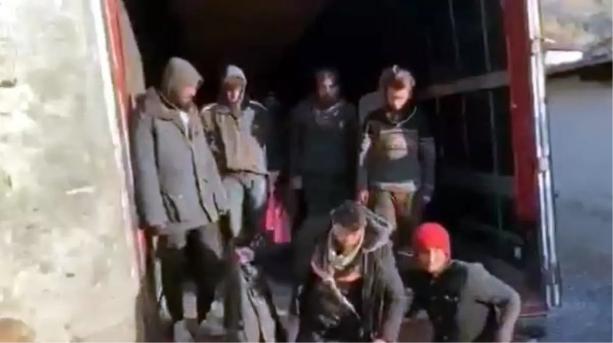 Illegal immigrants caught in the trailer of the truck