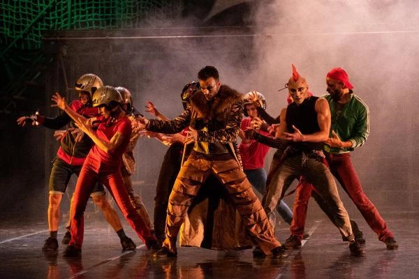 Çağdaş Dans Toplumsal Sorumluluk Projesi 'Şehir-Orman' AKM Tiyatro Sahnesi'nde