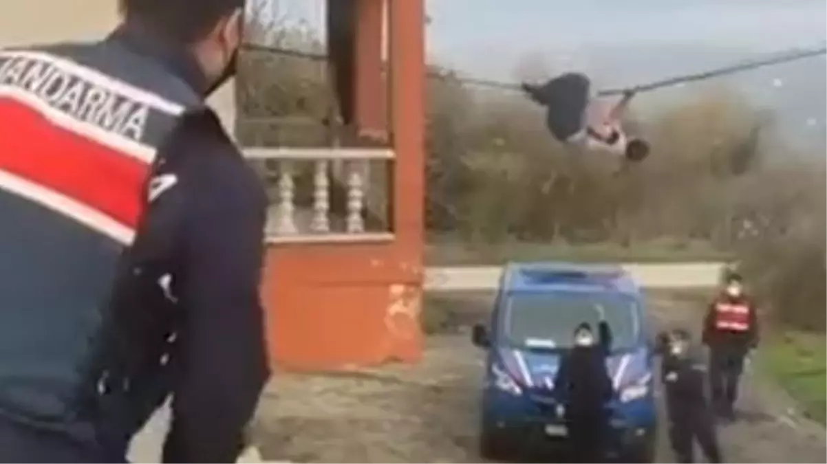 Saklandığı evde yakalanan şahıs, elektrik tellerine tutunarak kaçmaya çalıştı: Ben kuşum