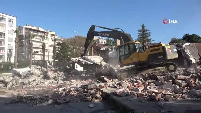 Sinop Meydan Projesi'nde ikinci etap yıkımlar başladı