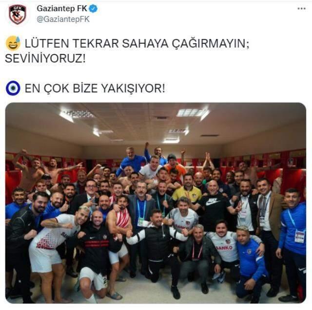 Süper Lig maçında inanılmaz hata! Maçı erken bitiren hakem, futbolcuları duştan sahaya çağırdı