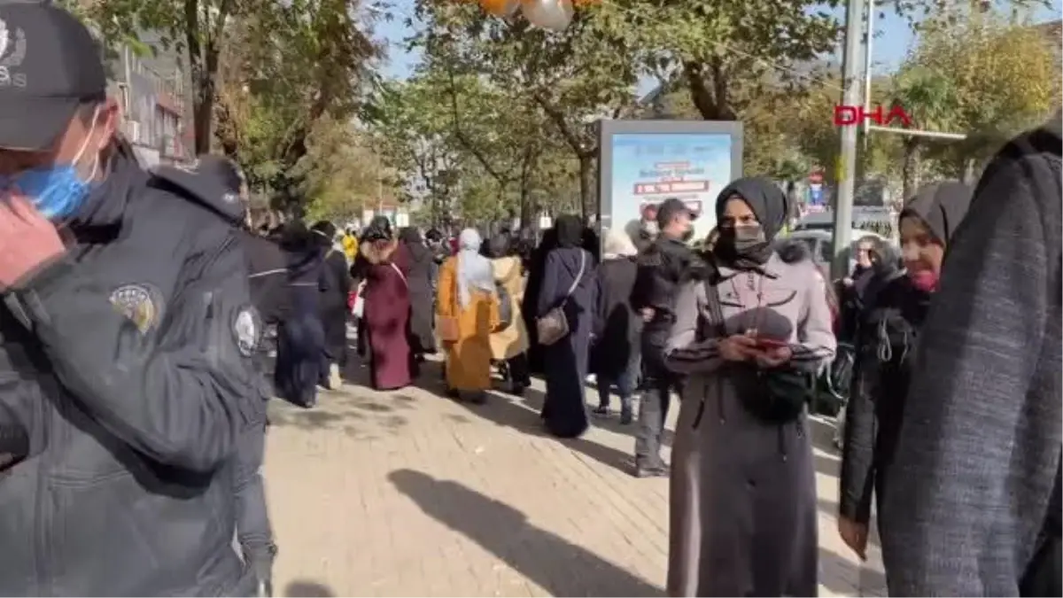 Açılışa özel kampanya yapan mağazada izdiham