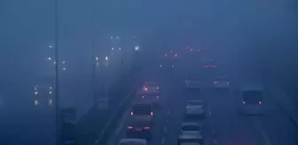 Tem Otoyolu: İstanbul'da göz gözü görmüyor! Sis her yeri kapladı, feribot seferleri iptal Tem Otoyolu: İstanbul'da göz gözü görmüyor! Sis her yeri kapladı, feribot seferleri iptal