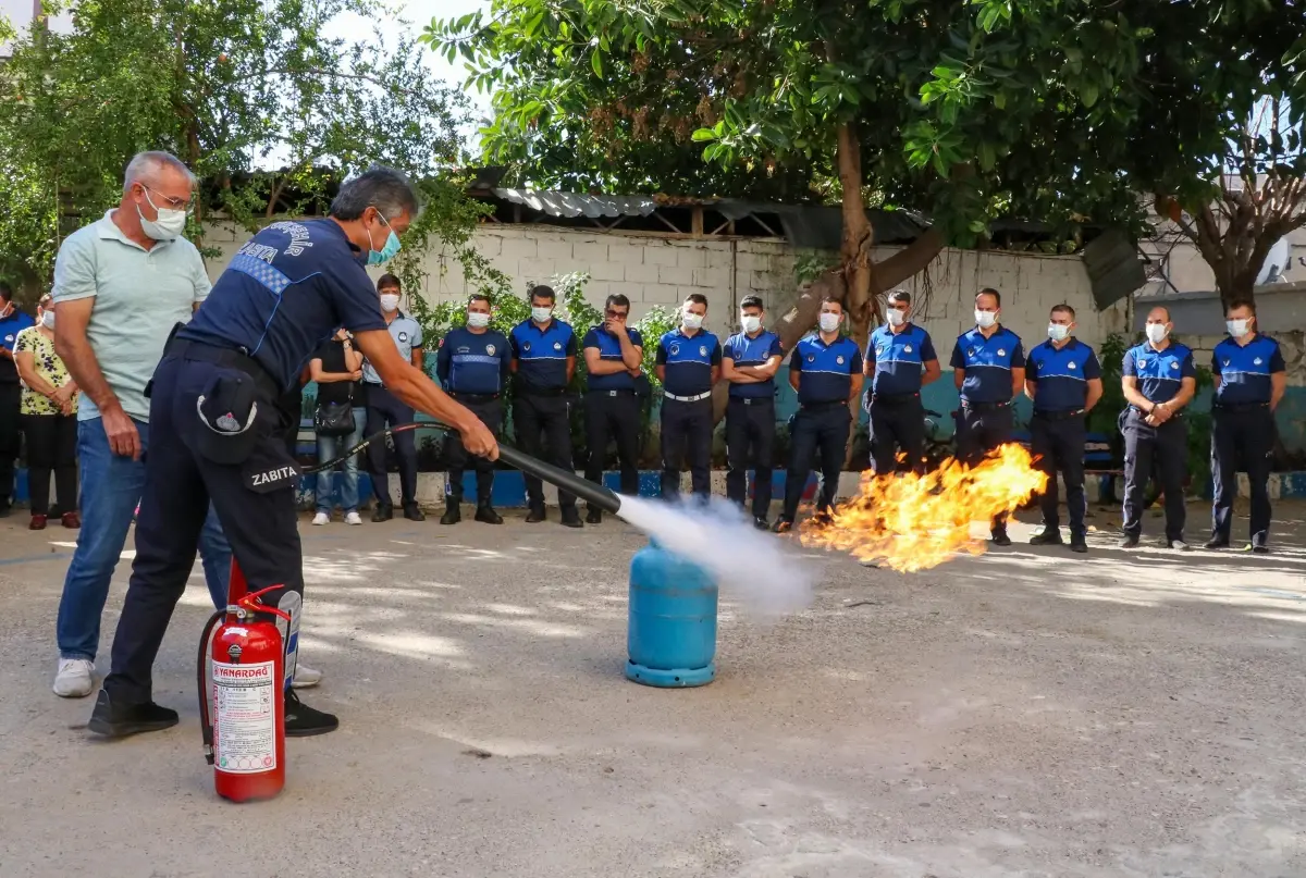 Mersin'de belediye personeline arama kurtarma ve yangın tahliye eğitimi verildi