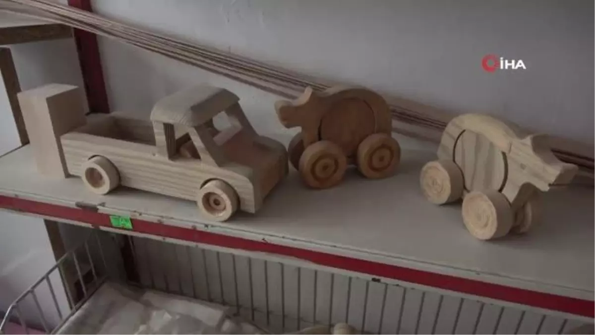 Son dakika haber: 'Plastiğin verdiği zararları biliyorum' dedi, çocuklar için ahşap oyuncak üretmeye başladı