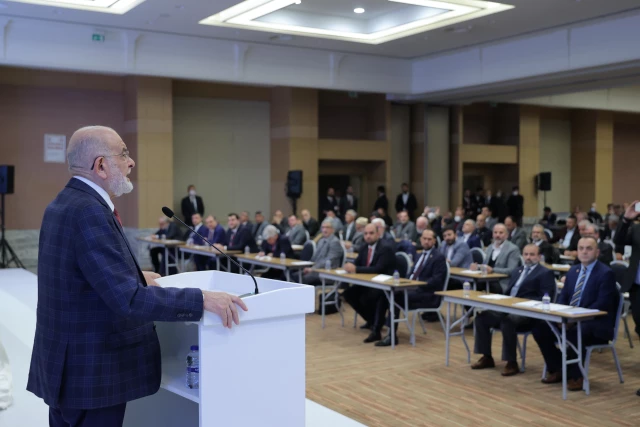 Saadet Partisi Genel Lideri Karamollaoğlu, partisinin vilayet liderleri toplantısında konuştu