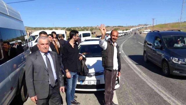 Sason'dan 500 araçlık konvoy, Cumhurbaşkanı Erdoğan'ı karşılamak için yola çıktı