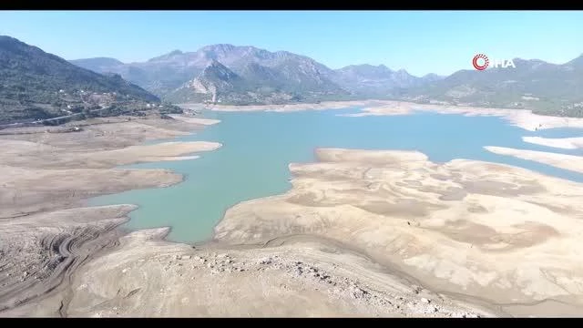 Sular çekildi, Kozan Barajı altındaki tarihi yapılar gün yüzüne çıktı