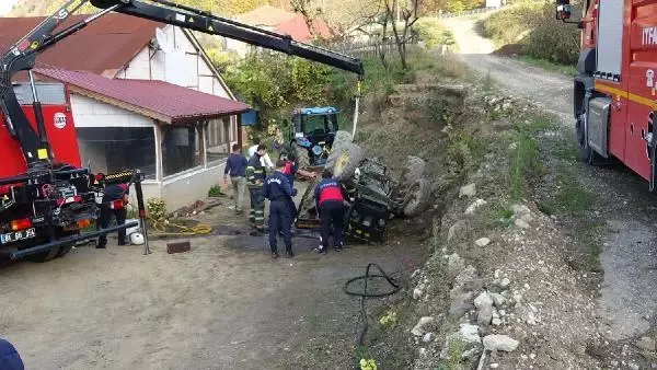 TRAKTÖRÜ DEVİRDİ; 1 YARALI