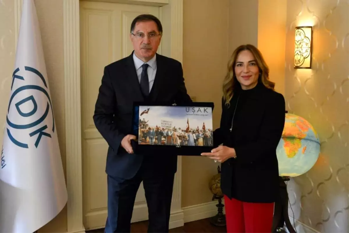Vali Funda Kocabıyık Kamu Başdenetçisi Şeref Malkoç'u makamında ziyaret etti.