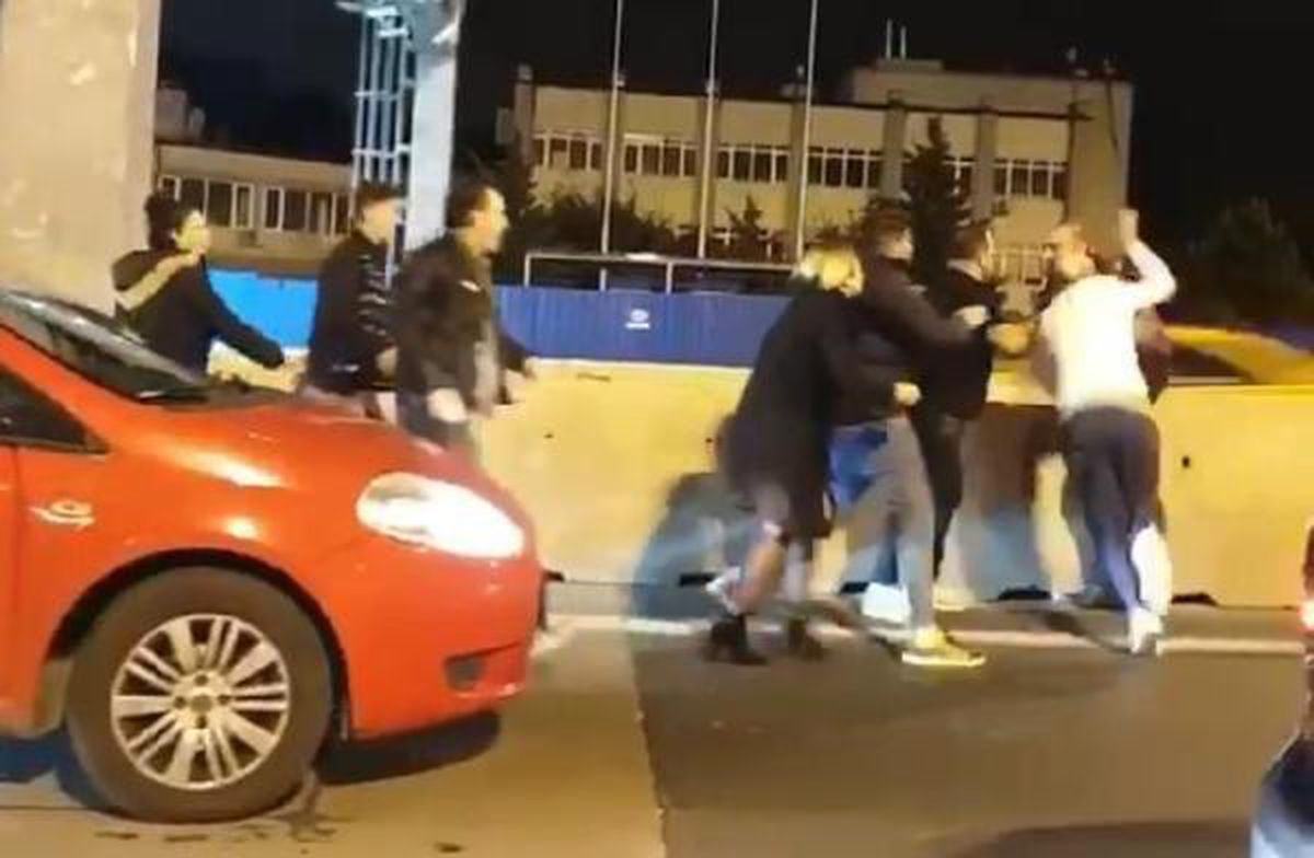 Son dakika haberi | 15 TEMMUZ ŞEHİTLER KÖPRÜSÜ GİRİŞİNDE YOL VERME KAVGASI KAMERADA