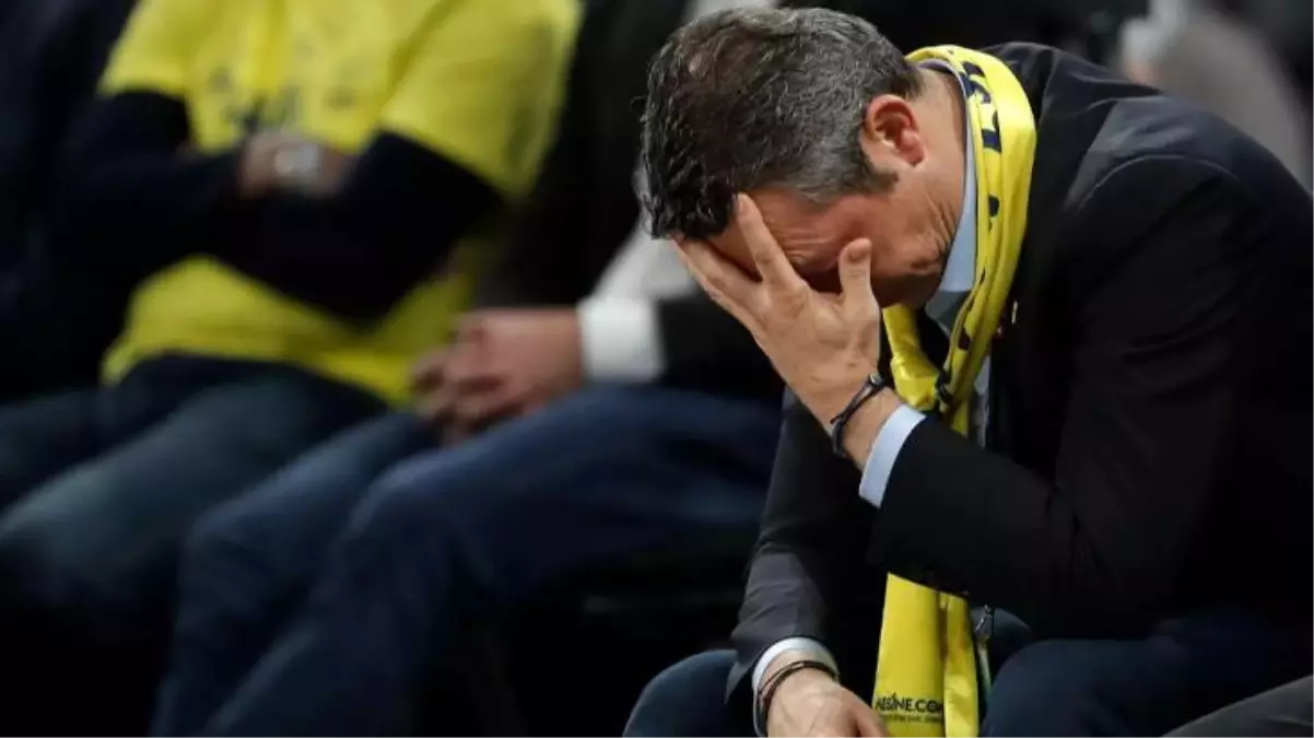 Fenerbahçe taraftarı, Kadıköy'den ayrılmıyor: Ali Koç buraya, hesap ver taraftara