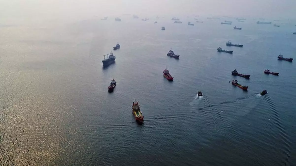 İstanbul Boğazı'nda yük gemilerine yoğun sis engeli! Bir günlük bekleyişin bedeli ise tam 10 milyon dolar