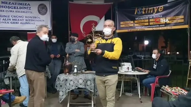 Mezatlara antikaseverlerden büyük ilgi