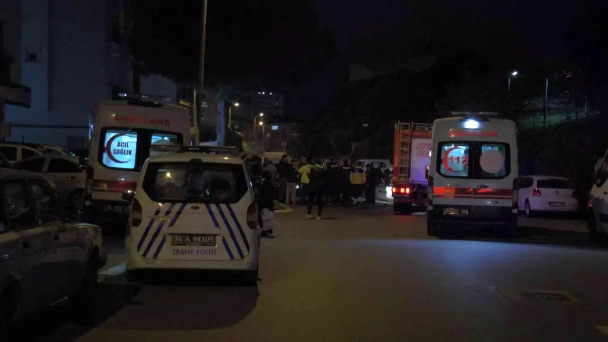 Pendik'te otomobil önce motosiklete ardından yayalara çarptı: 5 yaralı