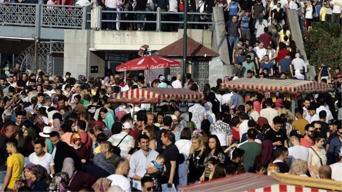 Son ankette vatandaşa 'Yurt dışında yaşamak ister misiniz?' diye soruldu! 1 yıl içinde büyük değişim