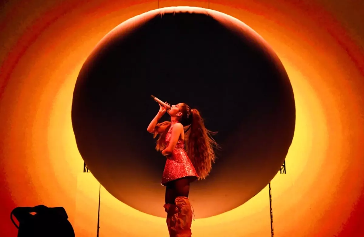 Ariana Grande 'Wicked' adlı filmde cadı olacak