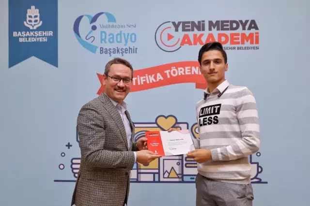 Başakşehir Yeni Medya ve Radyo Akademi'de mezuniyet heyecanı
