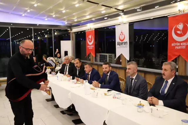 BBP Genel Başkanı Destici, şarkı söyledi, horon oynadı