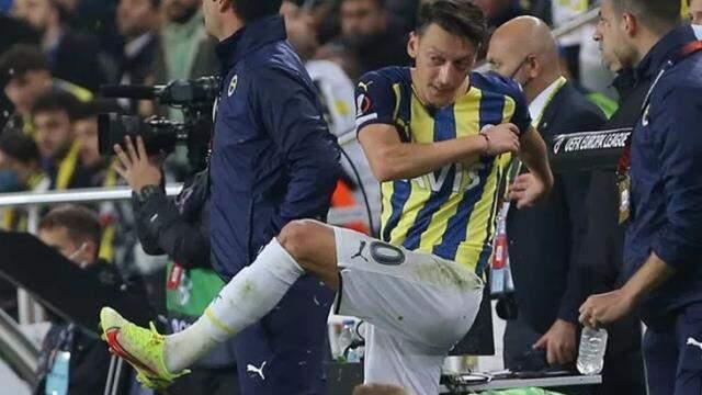 Fenerbahçe'de krizin önüne geçilemiyor! Mesut ve Pereira ortasında tartışma