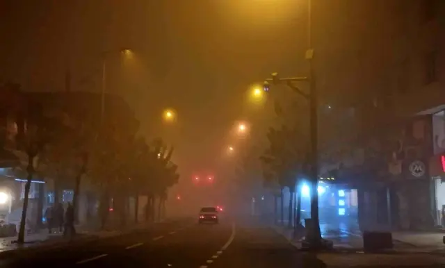 Gece çöken sis nedeniyle göz gözü görmedi