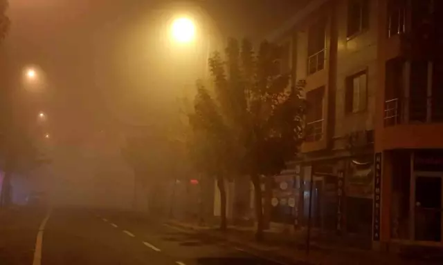Gece çöken sis nedeniyle göz gözü görmedi